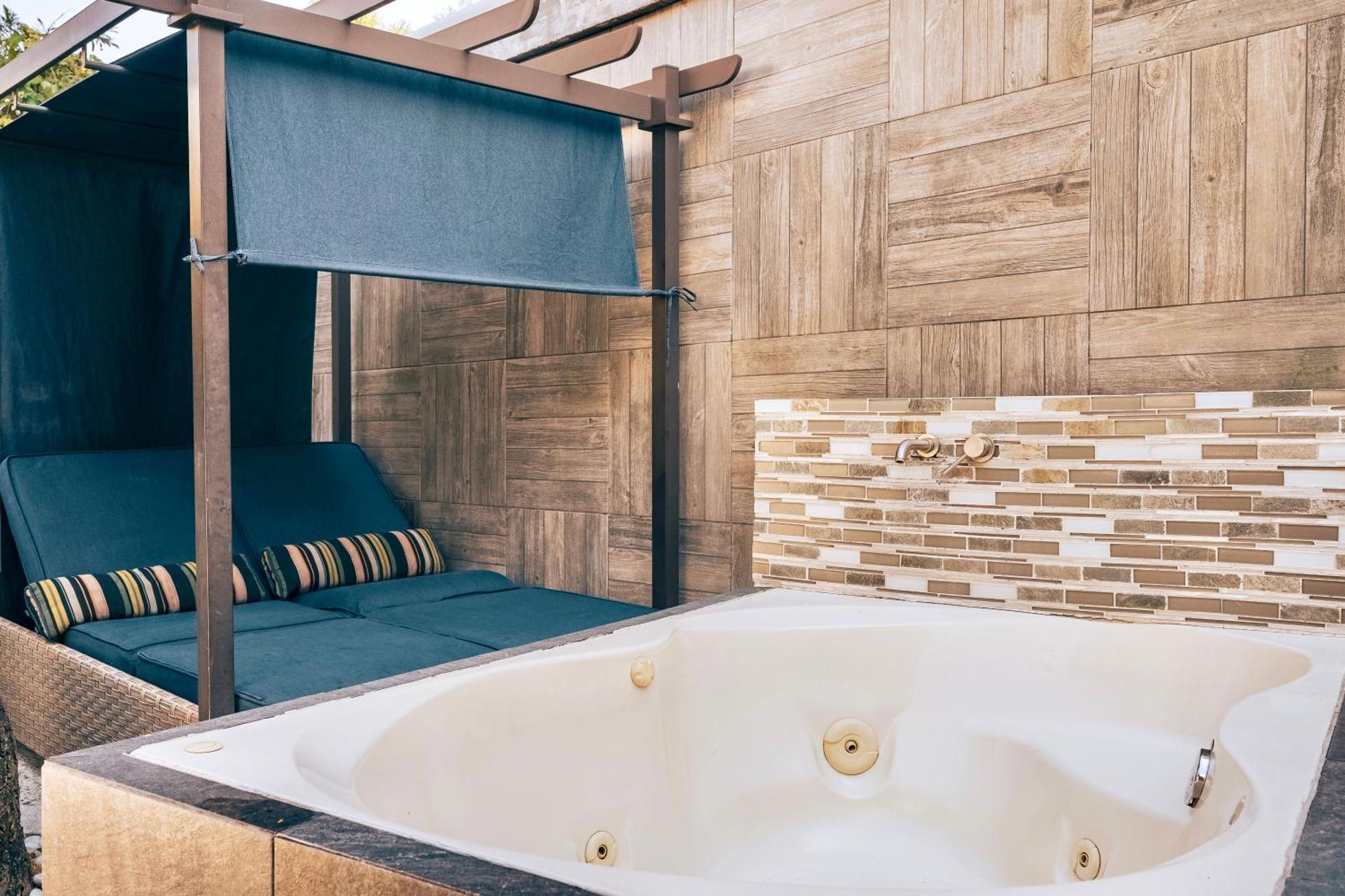 Loft Arte Y Diseno Alberca Climatizada, Amenidades Y Lujo, Terraza Privada Con Asador De Carbon, Cuernavaca Somos Los Unicos Que Te Ofrecemos Para Tu Uso Personal Y Exclusivo 2 Jacuzzis Con Agua Caliente Y Sistema De Hidromasaje Tipo Spa Kültér fotó