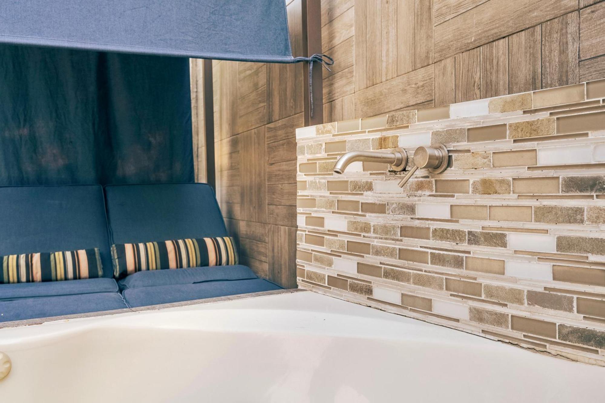Loft Arte Y Diseno Alberca Climatizada, Amenidades Y Lujo, Terraza Privada Con Asador De Carbon, Cuernavaca Somos Los Unicos Que Te Ofrecemos Para Tu Uso Personal Y Exclusivo 2 Jacuzzis Con Agua Caliente Y Sistema De Hidromasaje Tipo Spa Kültér fotó